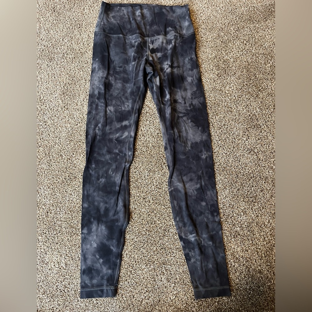Lululemon Align Diamond dye size 6